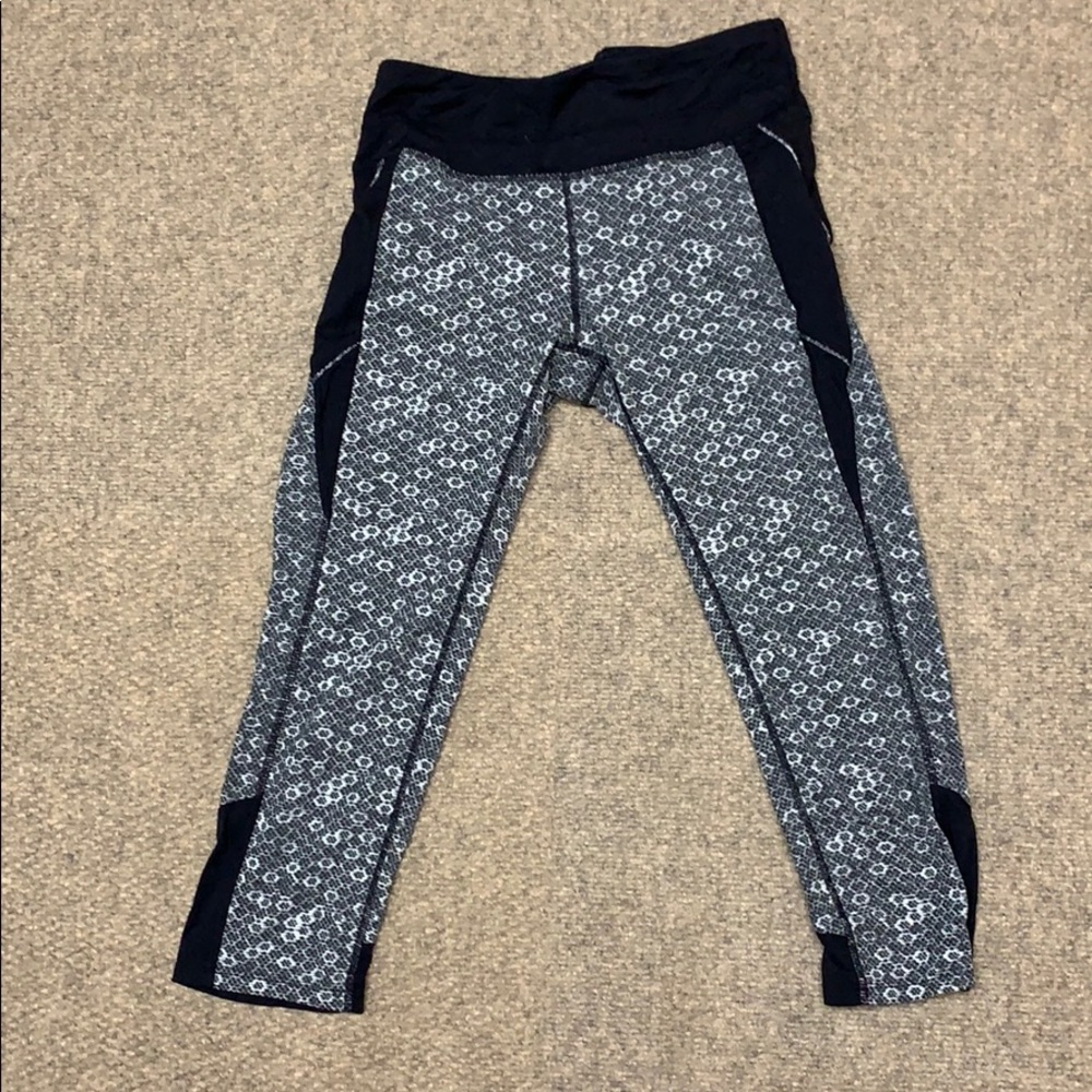 Athleta Black Gray Pattern Crop Leggings